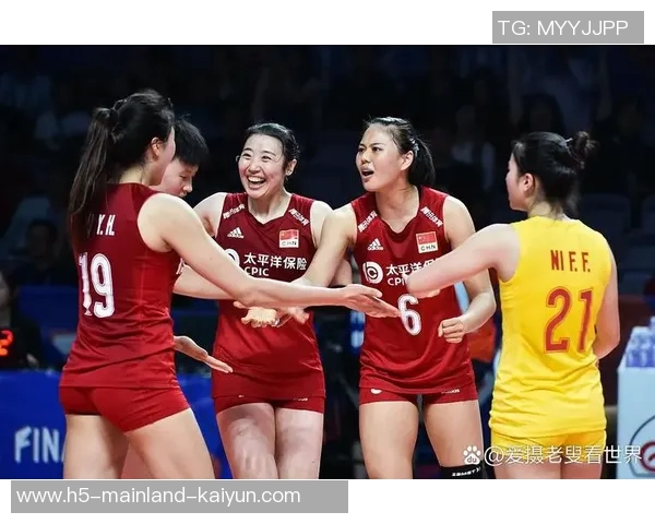 中国女排迎战土耳其队全力争胜展现实力与团队精神