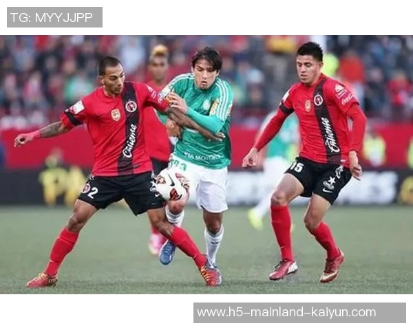 亚特兰特与蒂华纳的精彩对决揭示足球战术与团队合作的完美结合 亚特兰特与蒂华纳的精彩对决揭示足球战术与团队合作的完美结合